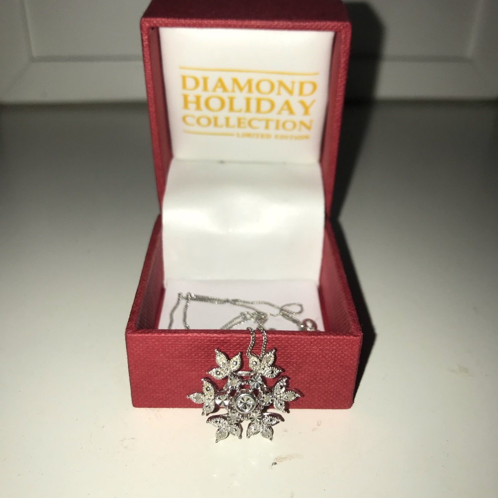 Snow flake necklace